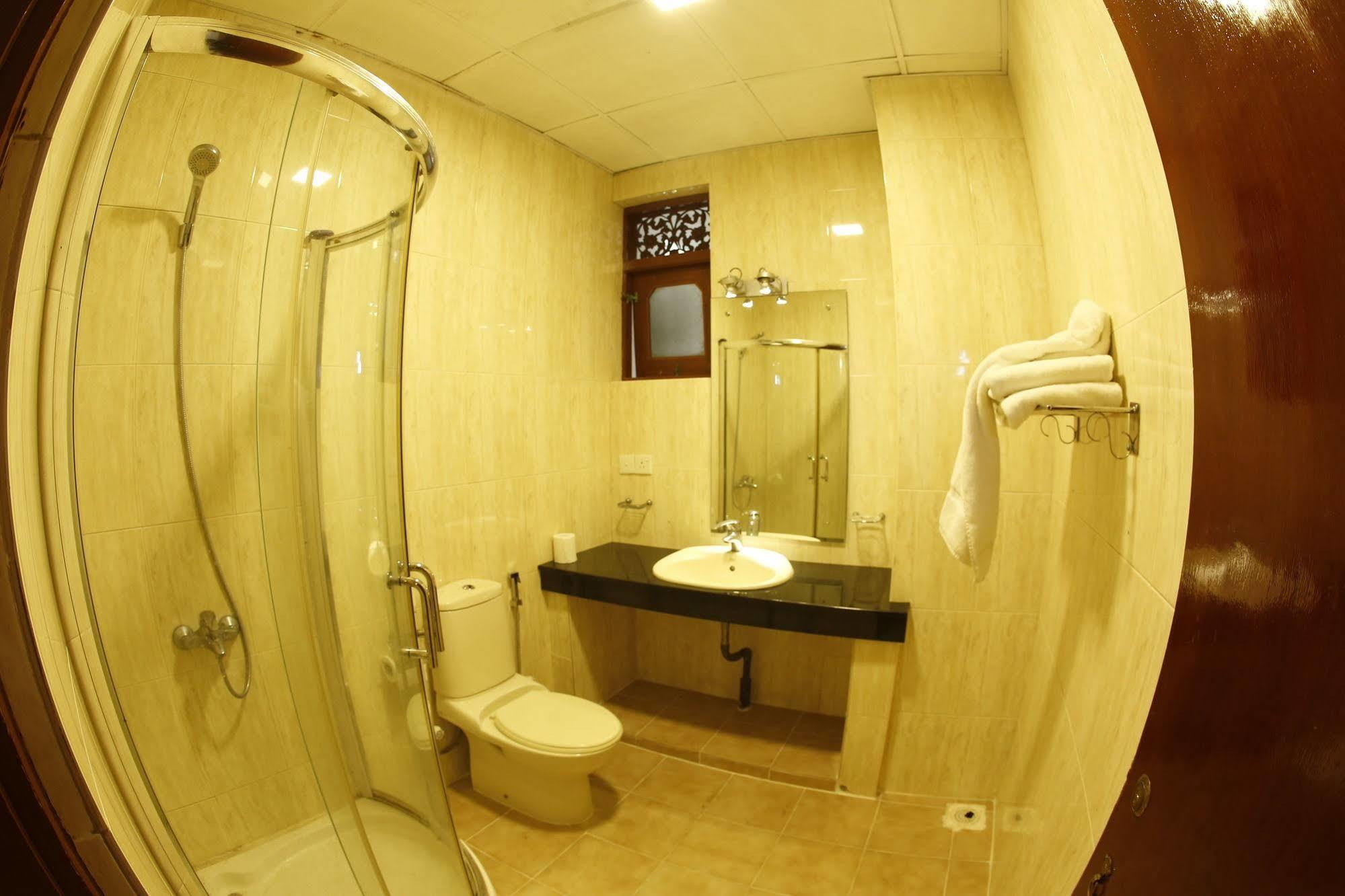 The Reef Beach Hotel Negombo Luaran gambar