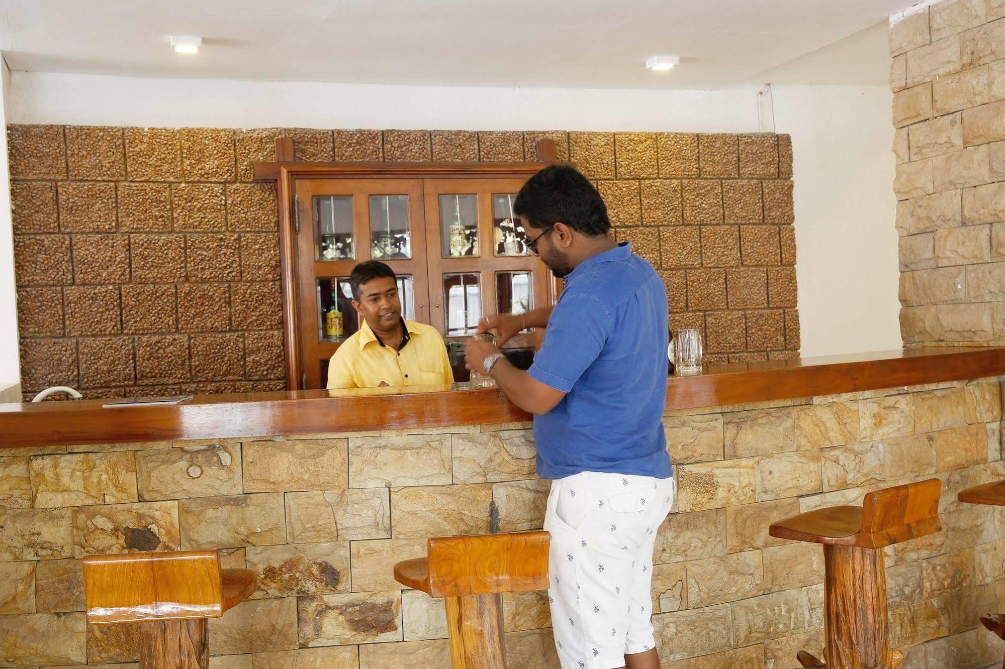The Reef Beach Hotel Negombo Luaran gambar