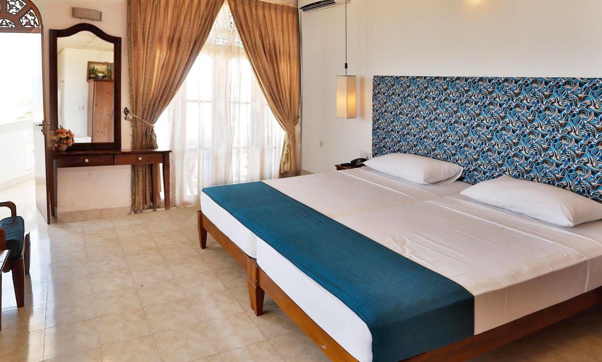 The Reef Beach Hotel Negombo Luaran gambar