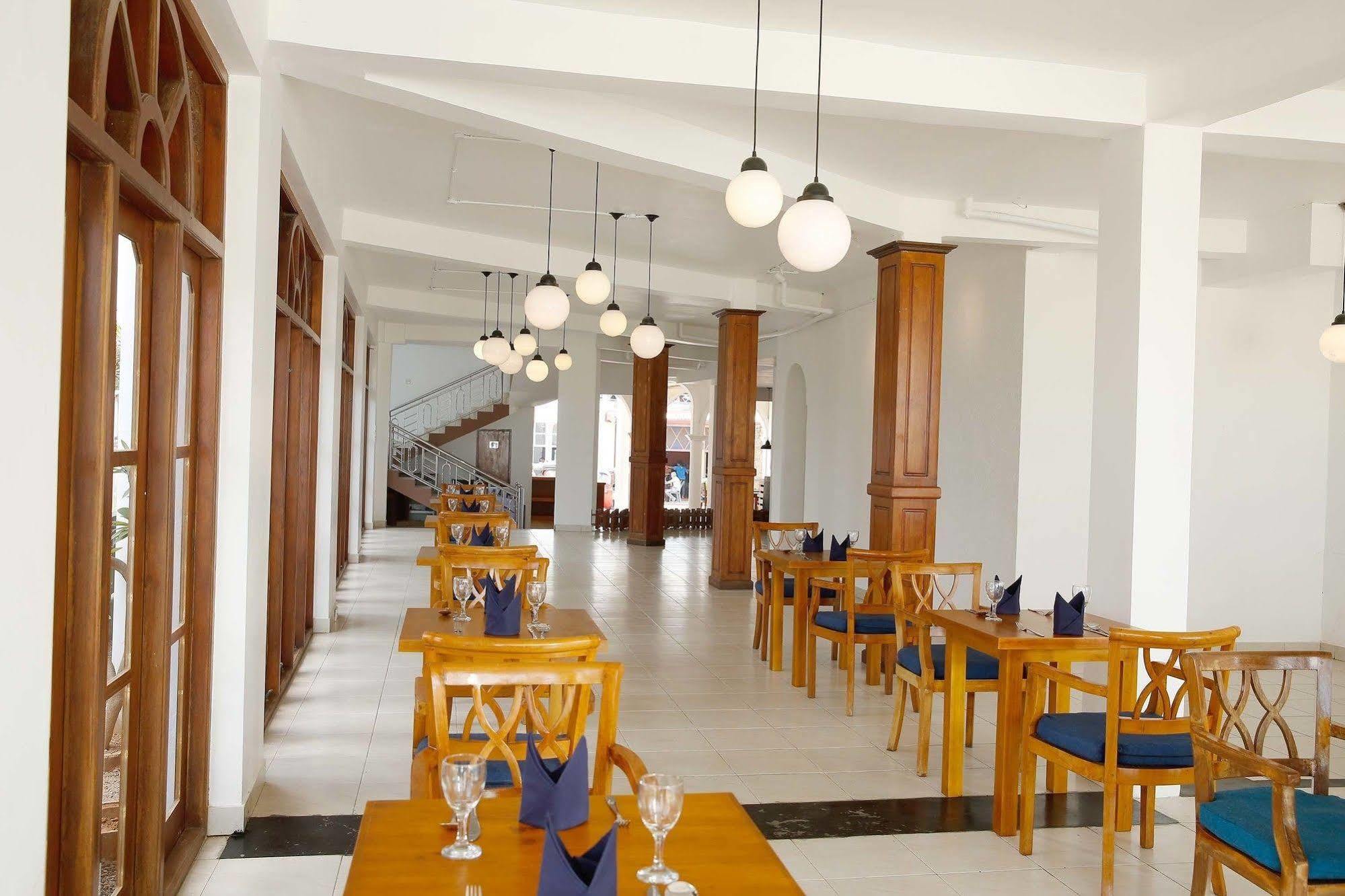 The Reef Beach Hotel Negombo Luaran gambar